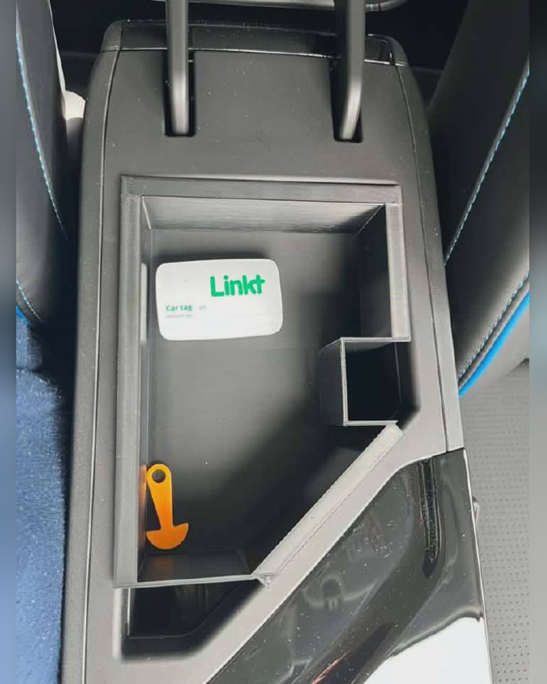 Customer photo - Jaecoo J5 organiser in use with Linkt tag (4:5)